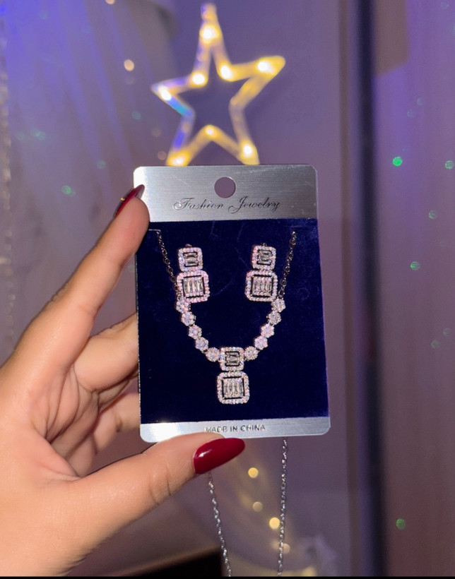 سرویس نگین باگِت bella