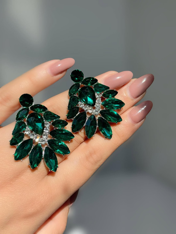 گوشواره زمرد کاج