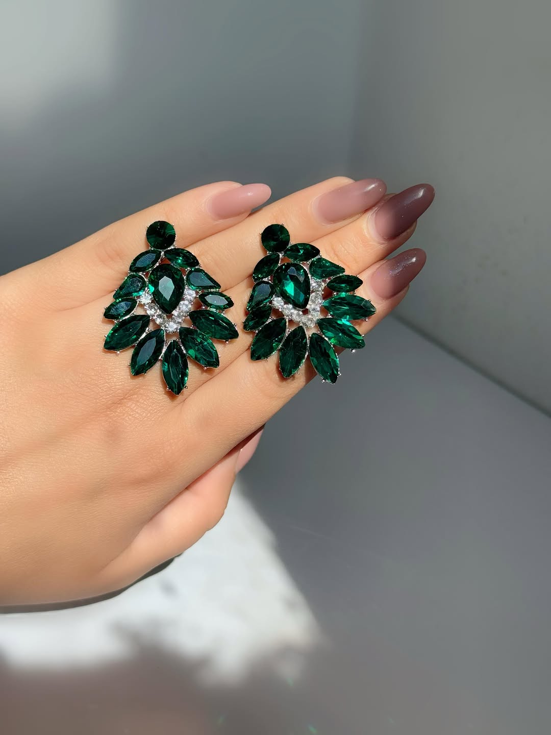 گوشواره زمرد کاج